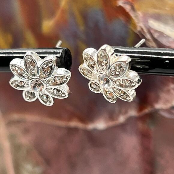 Kawaii Floral Post Swarovski Crystals Statement Earrings - Picture 12 of 14